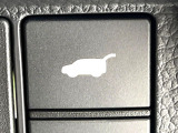 【パワーバックドア】スマートキーや運転席のボタンを押すだけでリアゲートが自動で開閉します!荷物を持っている時や、高い位置にあるバックドアを閉める際に便利な機能です♪