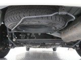 車体後部下にスペアタイヤを格納しております。