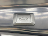 【パワーバックドア】スマートキーや運転席のボタンを押すだけでリアゲートが自動で開閉します!荷物を持っている時や、高い位置にあるバックドアを閉める際に便利な機能です♪