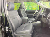 運転席シート廻りは使用感も少なく、良好な状態となっています。前オーナー様が丁寧に使っていたことがよくわかりますね。