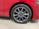 ご納車までの期間ですが、県内のお客様は1,2週間、県外のお客様は2,3週間ほどでご納車が可能となります。但し、お支払いや書類の状況によっては多少の前後もありますので、その際には何卒ご了承下さい。