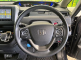 【ホンダセンシング】衝突軽減ブレーキ、車線逸脱抑制、誤発進抑制機能などの予防安全機能をセットで装備。さらにアダプティブクルーズコントロール、オートハイビーム機能が快適なドライブをアシストします。