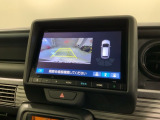 リバースギアに入れるだけで後方の表示へ切り替わります。夜間や雨の日の駐車も楽になりますよ。
