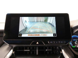 ステアリングと連動したガイド機能付きリヤモニターを装備しております。