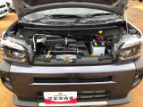 ボンネット内もキレイです。