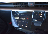 オートエアコンで温度を設定するだけで快適な車内環境を維持することができます!
