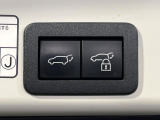 【パワーバックドア】スマートキーや運転席のボタンを押すだけでリアゲートが自動で開閉します!荷物を持っている時や、高い位置にあるバックドアを閉める際に便利な機能です♪