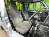運転席シート廻りは使用感も少なく、良好な状態となっています。丁寧に使われていたことがよくわかりますね。