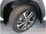 タイヤサイズは225-50R18純正アルミ付きです。