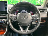 【純正革巻きステアリング】上質な革を使用することで、手にしっかり馴染みとても運転しやすいハンドルです♪
