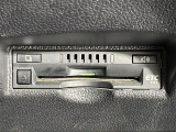 【ETC】有料道路を利用する際に料金所で停止することなく通過できる、ETC車載器(ノンストップ自動料金収受システム機器)が装備されています。セットアップを行うことで利用可能になります。