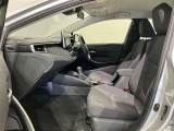 高いホールド性で運転姿勢が安定します。長距離ドライブでも疲れにくいのが魅力です。快適なドライビングライフをお送りください♪