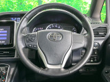 【純正革巻きステアリング】上質な革を使用することで、手にしっかり馴染みとても運転しやすいハンドルです♪