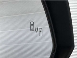 車線変更時の後方確認をアシストしてくれるブラインドスポットモニター!ドアミラーの死角を検知してくれるから車線変更もスムーズです。