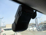 映像と音声で運転を記録してくれるので万が一の時にも安心です。