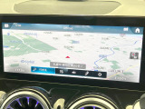 ●純正ナビ:一体感のあるナビは、高級感ある車内を演出してくれます。オーディオ機能も充実しておりますので、運転もより楽しめます♪
