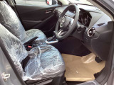 ドライバーがまっすぐ適正な姿勢で座り操作できるマツダならではのペダルレイアウトで運転をしやすく、疲れにくい運転席です。