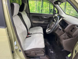 運転席シート廻りは使用感も少なく、良好な状態となっています。丁寧に使われていたことがよくわかりますね。