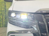【LEDヘッドライト】悪天候や夜間走行時も良好な視界を確保し安心して運転できる高輝度LEDヘッドライトを装備!点灯速度が早く、消費電力も抑えられています。