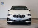 ☆BMWの代名詞とも言える【キドニーグリル】一目見ただけでBMW車であると認識できる確固たるアイコンとして存在感を放ちます☆