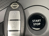 【インテリジェントキー】カバンやポケットに入れたままでもドアの施錠・解錠が可能なスマートキーを装備。エンジンのオン・オフ時もカギを取り出す必要が無いからとっても便利です♪