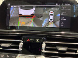 リヤビューカメラはガイドライン付きハンドル操作に連動して進行方向を示してくれます。