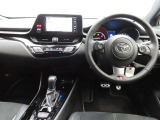 ぜひ展示車の運転席に座ってみてください。
