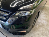 【LEDヘッドライト】悪天候や夜間走行時も良好な視界を確保し安心して運転できる高輝度LEDヘッドライトを装備!点灯速度が早く、消費電力も抑えられています。