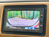 【バックカメラ】駐車時に後方がリアルタイム映像で確認できます。大型商業施設や立体駐車場での駐車時や、夜間のバック時に大活躍!運転スキルに関わらず、今や必須となった装備のひとつです!