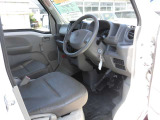 運転席はドライバーがリラックスして運転できるようになっています!ぜひ一度ご来店し座ってみてください!
