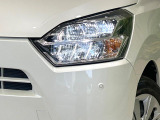 【LEDヘッドライト】悪天候や夜間走行時も良好な視界を確保し安心して運転できる高輝度LEDヘッドライトを装備!点灯速度が早く、消費電力も抑えられています。