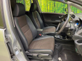 運転席まわりには十分なスペースがあり、大柄な方でもゆったり運転していただける環境です。