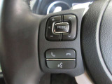 ステアリングから手を放さず、運転に集中したまま手元でオーディオ等の操作ができます。