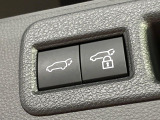 【パワーバックドア】スマートキーや運転席のボタンを押すだけでリアゲートが自動で開閉します!荷物を持っている時や、高い位置にあるバックドアを閉める際に便利な機能です♪