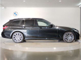 ☆BMWの前後重量配分50:50はエンジン自体をフロントタイヤよりも後ろにずらし、通常はエンジンルーム内に搭載される重量物であるバッテリーをトランクに移動させるなどして実現されています☆