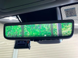 【デジタルインナーミラー】後席の大きな荷物や同乗者で後方が確認しづらい時でも安心!カメラが撮影した車両後方の映像をルームミラー内に表示。クリアな視界で状況の確認が可能です!