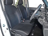 運転席まわりです。実際に座ってみて乗り心地を体感してみて下さい。