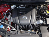 「SKYACTIV-G(ガソリン)」は、規格外の高圧縮を実現し、世界のエンジン技術者に驚きを与えました。さらに、それを維持したままノッキングの発生を抑え、熱効率を向上、走りにも寄与したエンジンです。