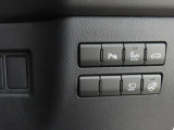 【ステアリングスイッチ】ハンドルを握ったままで各種装備の設定・オーディオの操作が可能。この快適さ、やめられません!