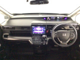【前方視界】開放的な前方視界!運転がしやすく疲れにくいです♪窓が大きく、見通しがとっても良いおクルマですよ♪