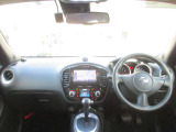 開放的で周囲が広く見渡せる運転席は車両の感覚がつかみやすくて安心安全です♪雨の日も視界良好、油膜や汚れの付着を防止するウィンドウ撥水の施工も承ります♪フロントガラスだけでなく、全ガラスに施工可能です☆