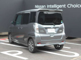 バックドアは大きく開きますので荷物の載せ下ろし時に便利です。
