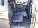 自社整備工場で点検整備をおこなってからお渡ししています。車検が残っている場合は『12ヶ月点検整備』を、車検整備付きの場合は『車検整備』をおこないます。整備費用は車両本体価格に含まれています。