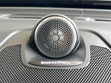 ●Boewrs/Wilkinsプレミアムサウンドシステム:高いインテリア性が特徴のプレミアムサウンドシステムを装備しており、高品質かつ臨場感のある音楽を車内でお楽しみいただけます。