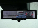 スマートルームミラー・車内の状況に関わらず、車両後方にあるカメラの映像をルームミラーに移します。