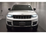 Jeep伝統の7スロットグリルが存在感ありますね。