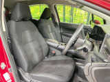 運転席まわりには十分なスペースがあり、大柄な方でもゆったり運転していただける環境です。
