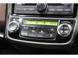 ナノイー付きのオートエアコンで清潔で快適な車内空調です。