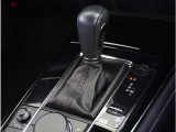 【シフトレバー】シフトもとても操作しやすいデザインになっております。運転する人の事を第一に考えた操作性の高い仕様です。