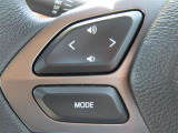 運転中、オーディオの操作をしてて、ハッとしたことはありませんか?ステアリングスイッチは、運転中でもハンドルでオーディオの操作が可能です。安全なドライブをサポートします。
